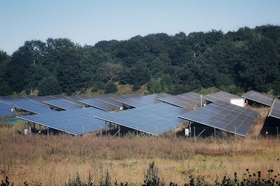 Solar farm in a sunny open field, an example of the environmental pillar of sustainable tourism